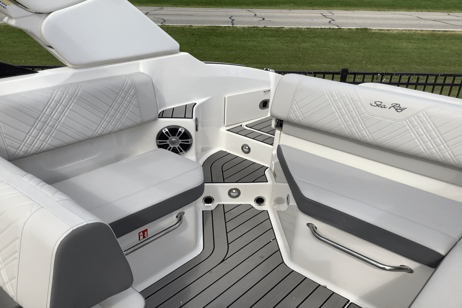 2025 Sea Ray 250 SDX Image Thumbnail #10