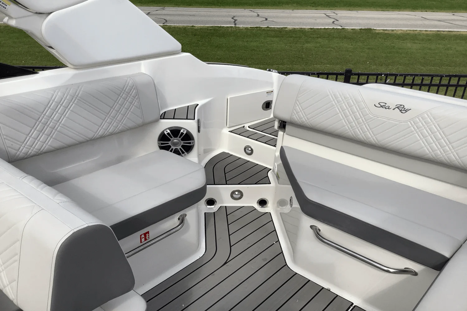 2025 Sea Ray 250 SDX Image Thumbnail #10