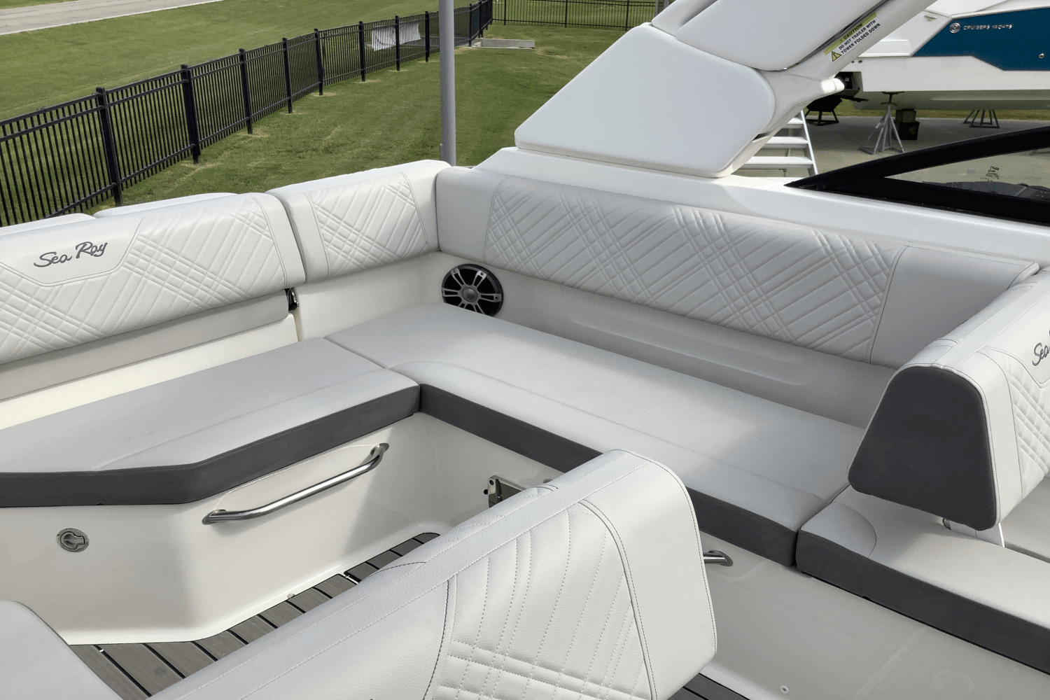 2025 Sea Ray 250 SDX Image Thumbnail #12