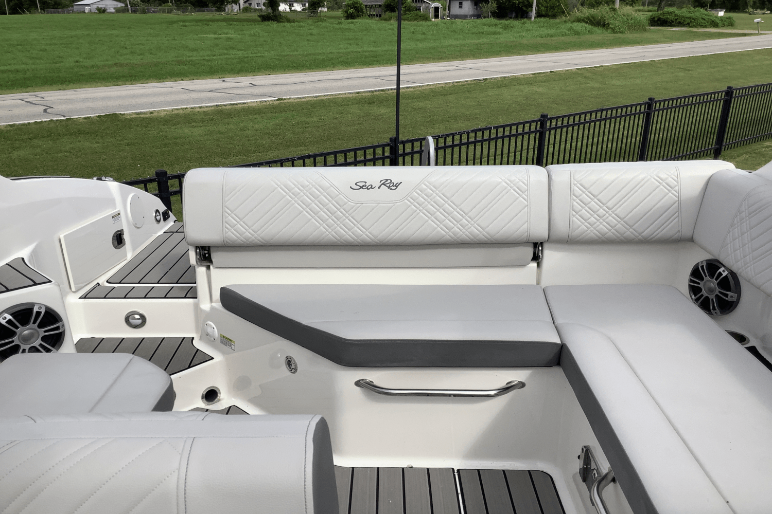 2025 Sea Ray 250 SDX Image Thumbnail #11