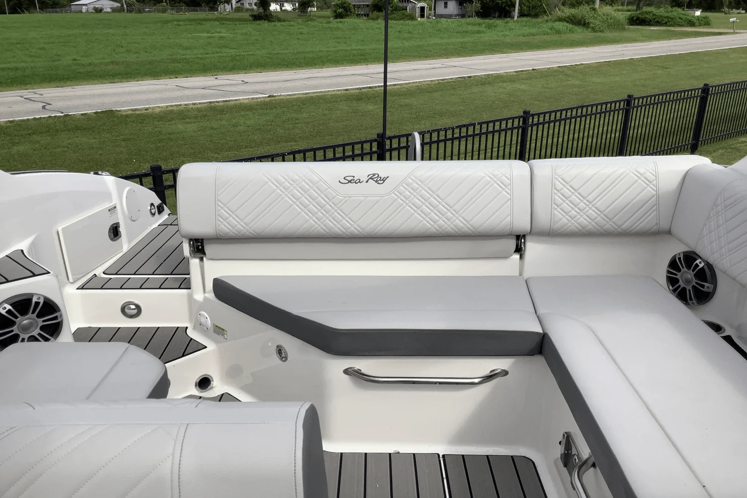 2025 Sea Ray 250 SDX Image Thumbnail #11