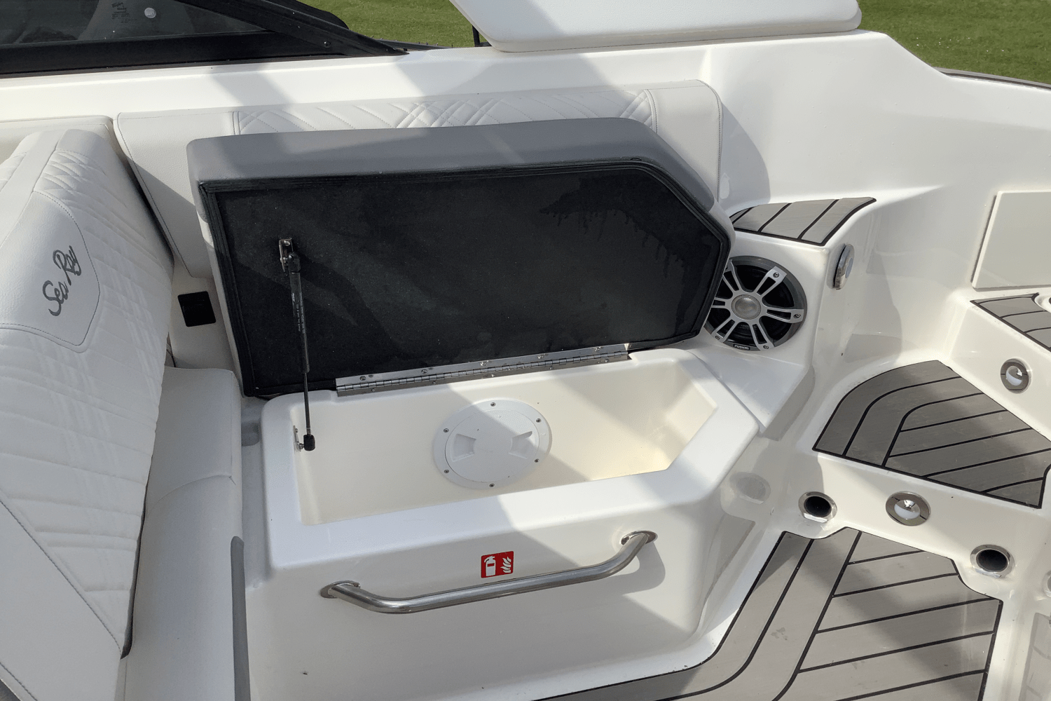 2025 Sea Ray 250 SDX Image Thumbnail #13