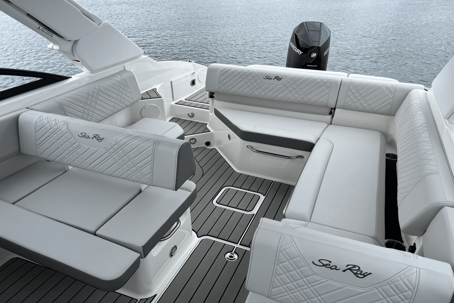 2025 Sea Ray SDX 250 Outboard Image Thumbnail #8