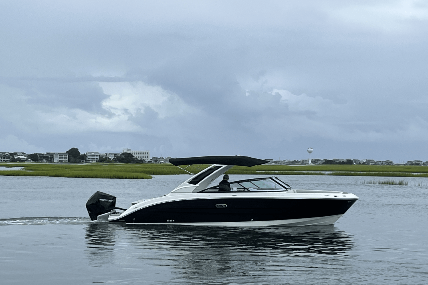 2025 Sea Ray SDX 250 Outboard Image Thumbnail #1