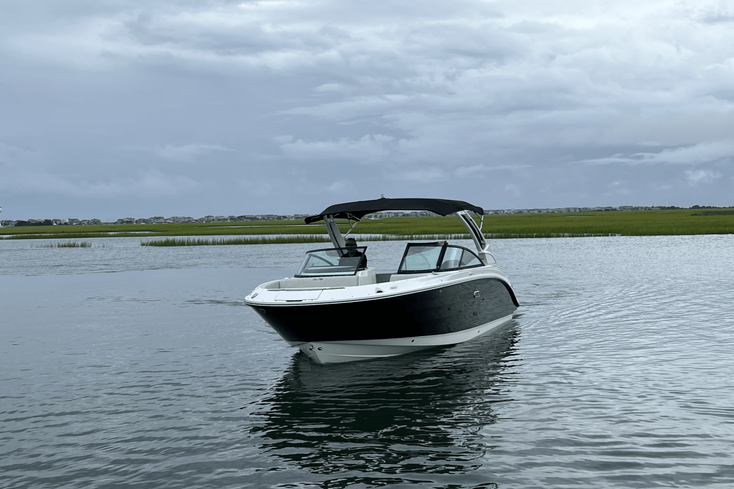 2025 Sea Ray SDX 250 Outboard Image Thumbnail #2