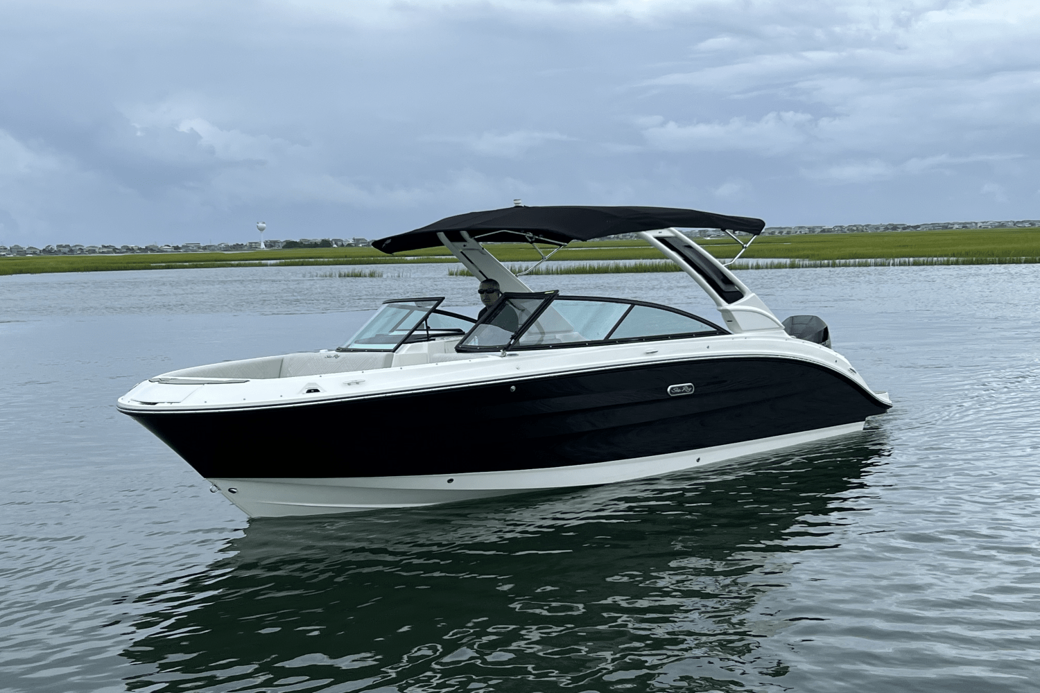 2025 Sea Ray SDX 250 Outboard Image Thumbnail #3