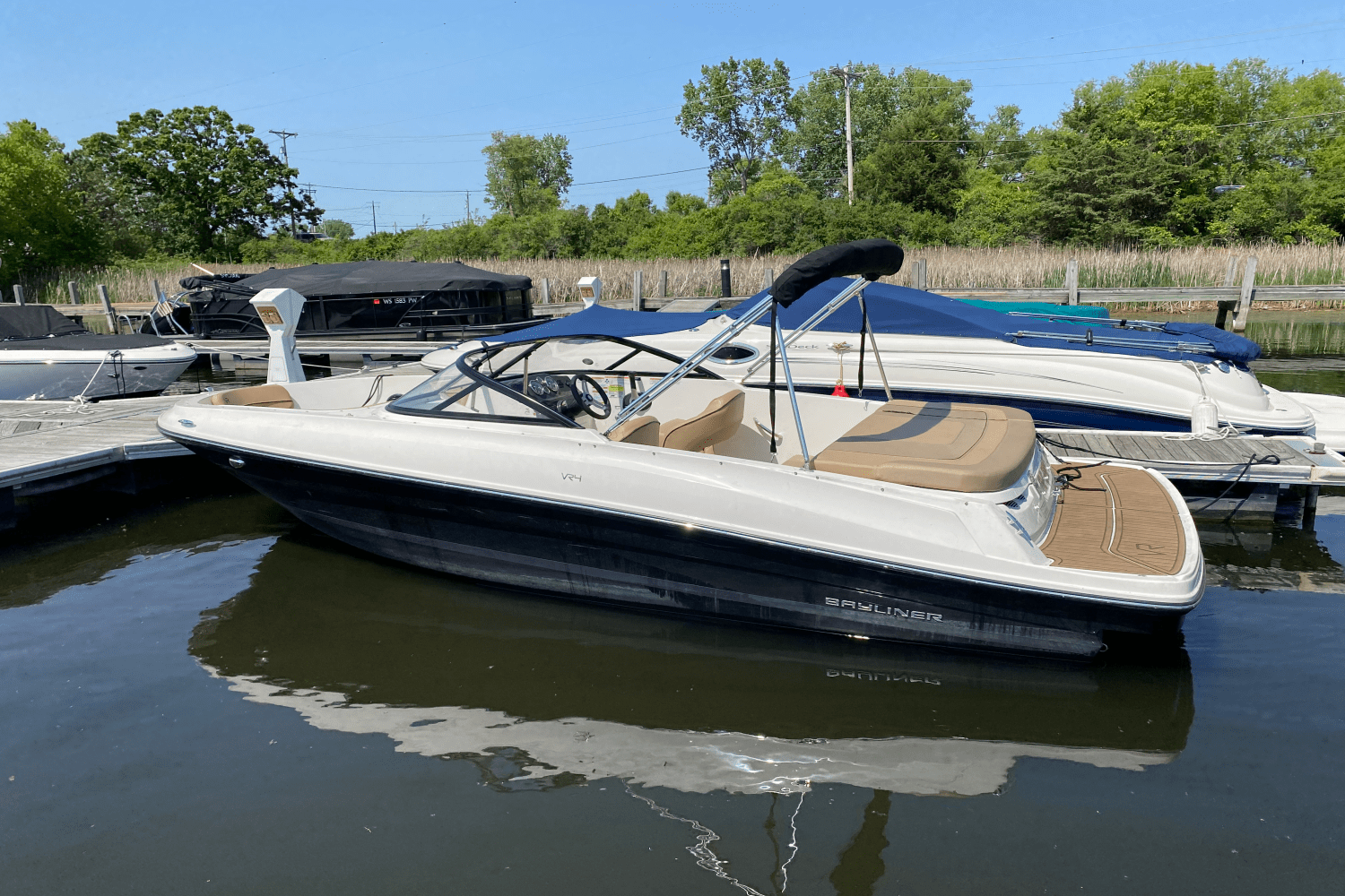 2022 Bayliner VR4 Bowrider I/O Image Thumbnail #3