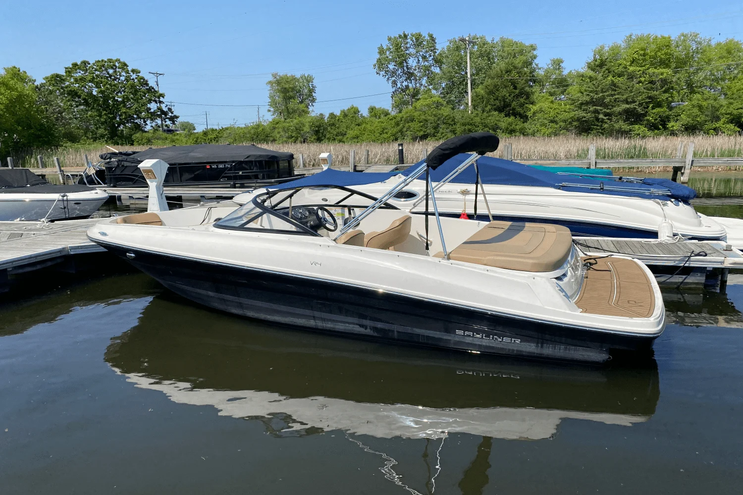 2022 Bayliner VR4 Bowrider I/O Image Thumbnail #3