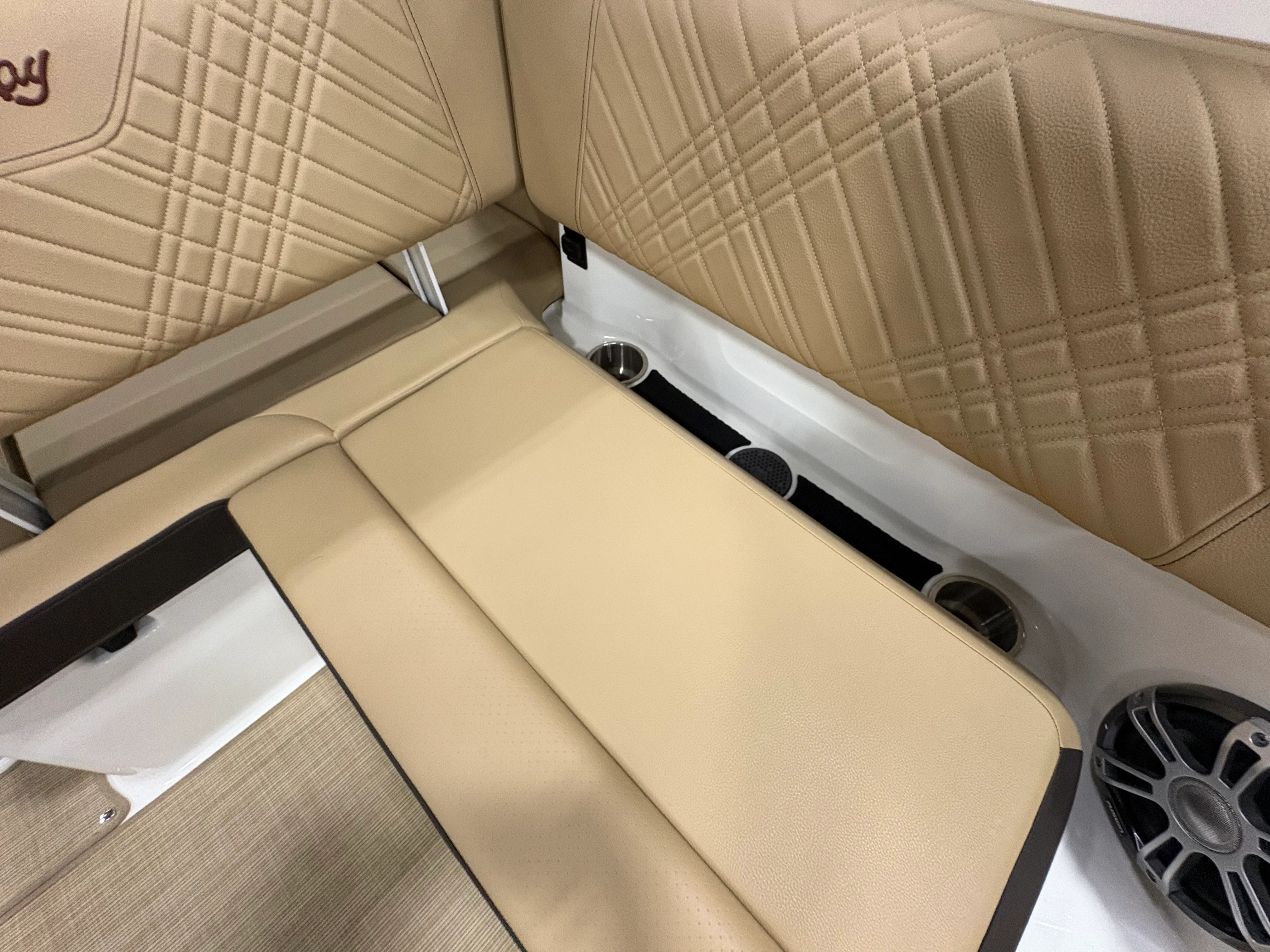 2025 Sea Ray 250 SDX Image Thumbnail #38