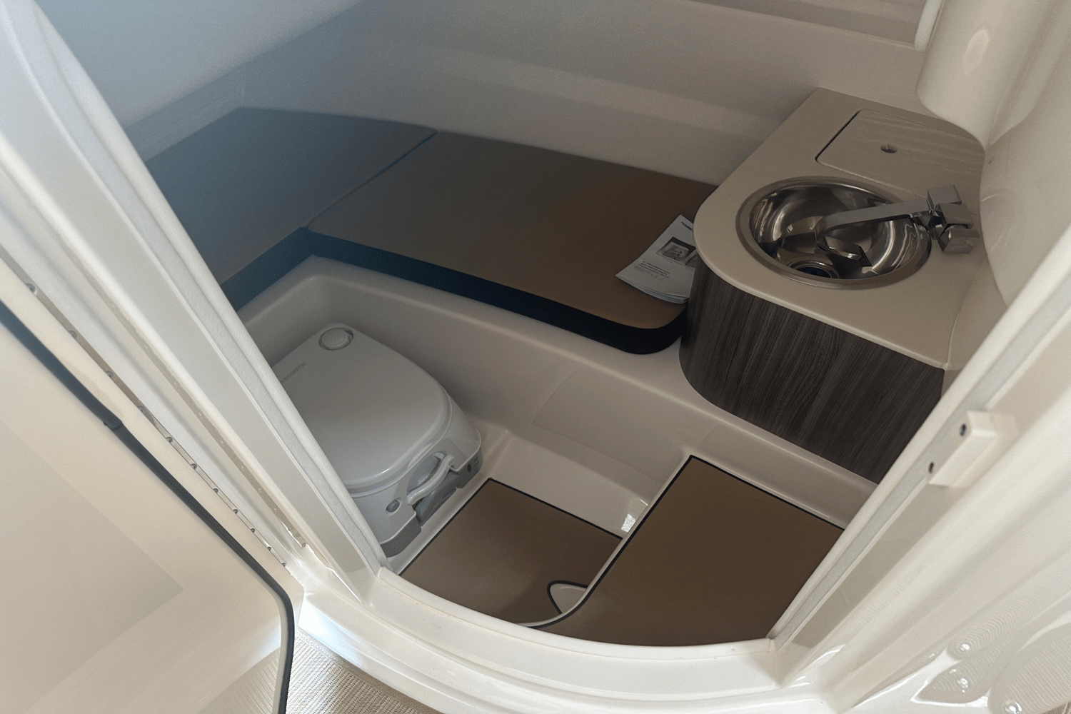 2025 Sea Ray 250 SDX Image Thumbnail #15