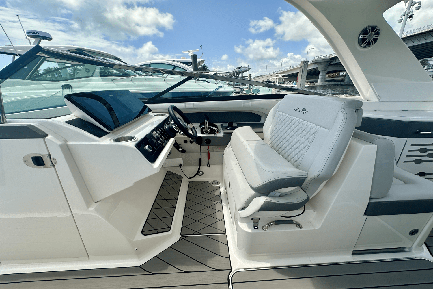 2024 Sea Ray 310 SLX OB Image Thumbnail #10
