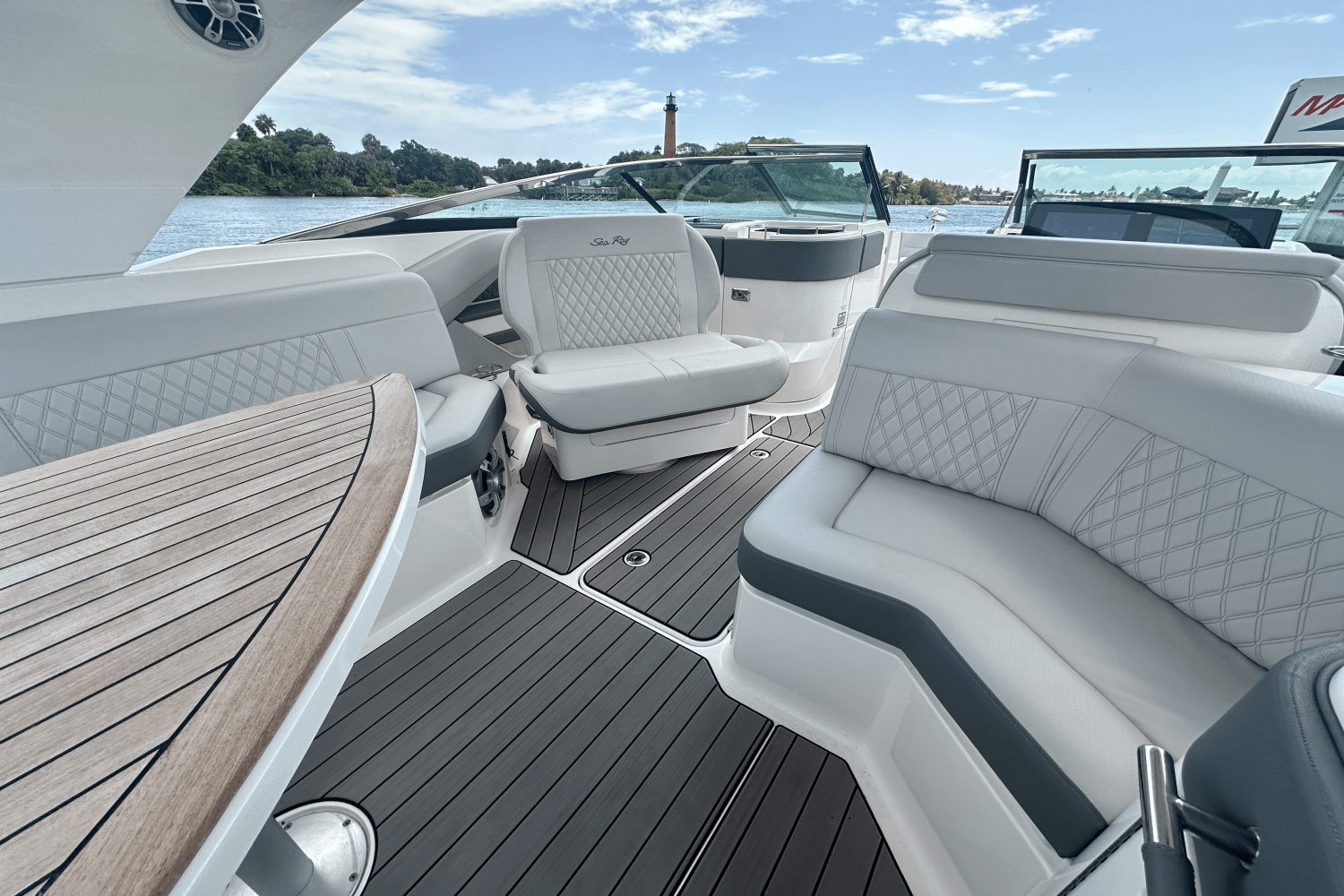 2024 Sea Ray 310 SLX OB Image Thumbnail #6