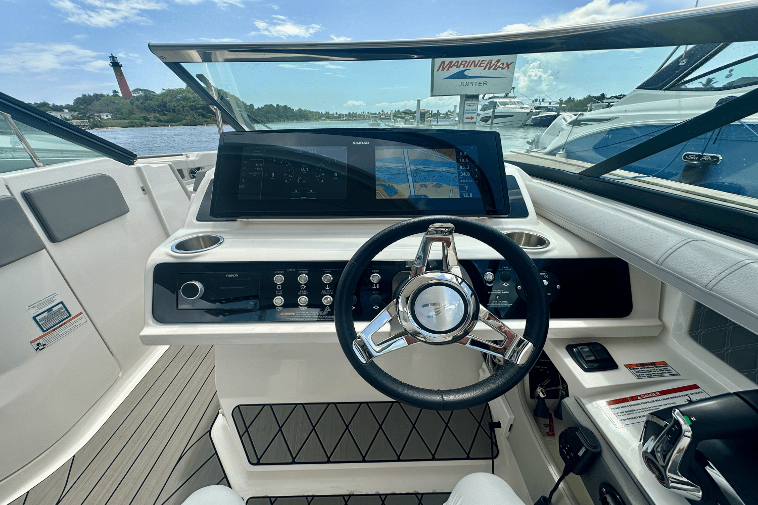 2024 Sea Ray 310 SLX OB Image Thumbnail #11