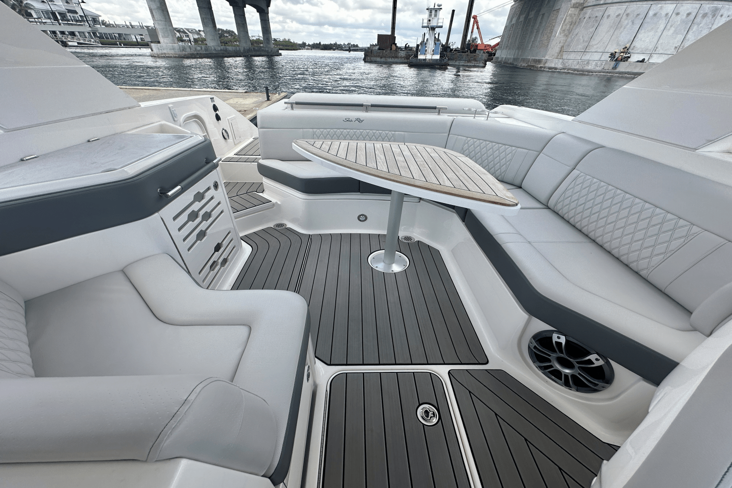 2024 Sea Ray 310 SLX OB Image Thumbnail #7