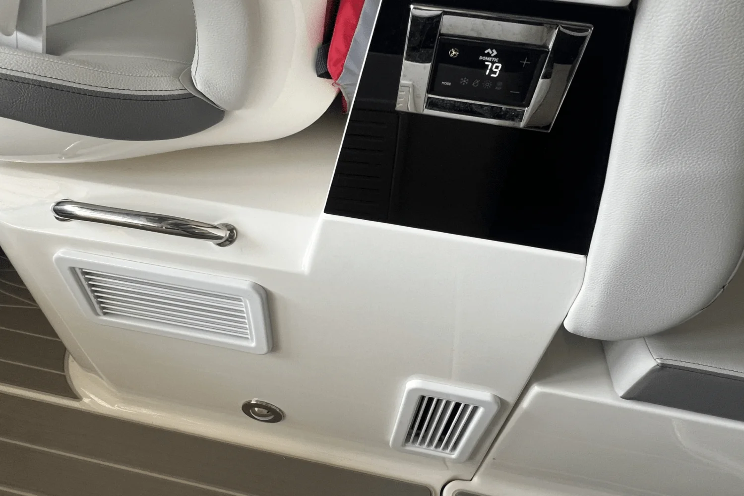 2024 Sea Ray 370 DA Image Thumbnail #13