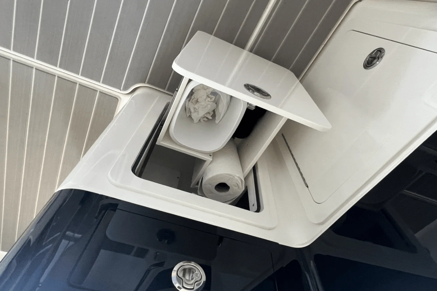 2024 Sea Ray 370 DA Image Thumbnail #12