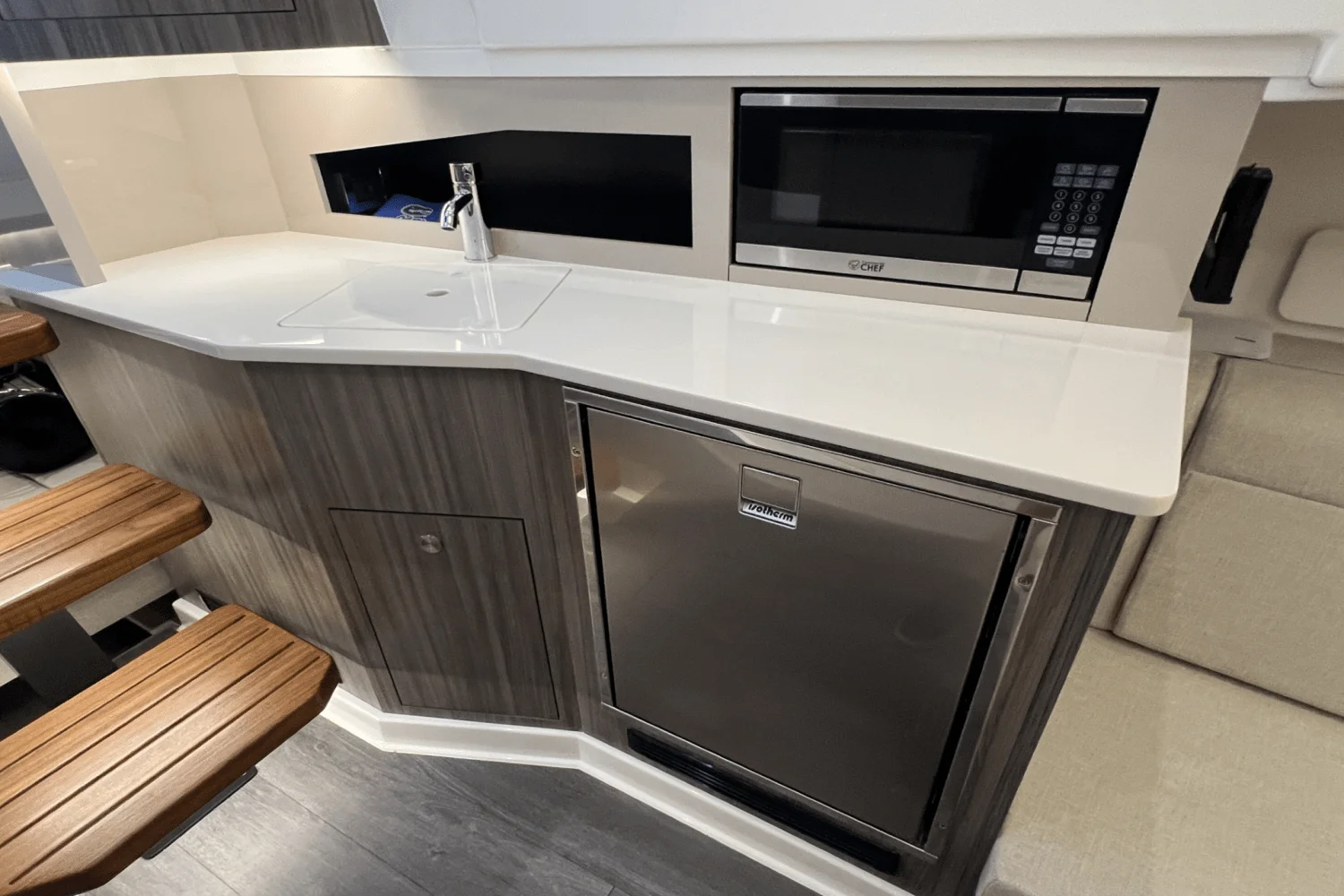 2024 Sea Ray 370 DA Image Thumbnail #21