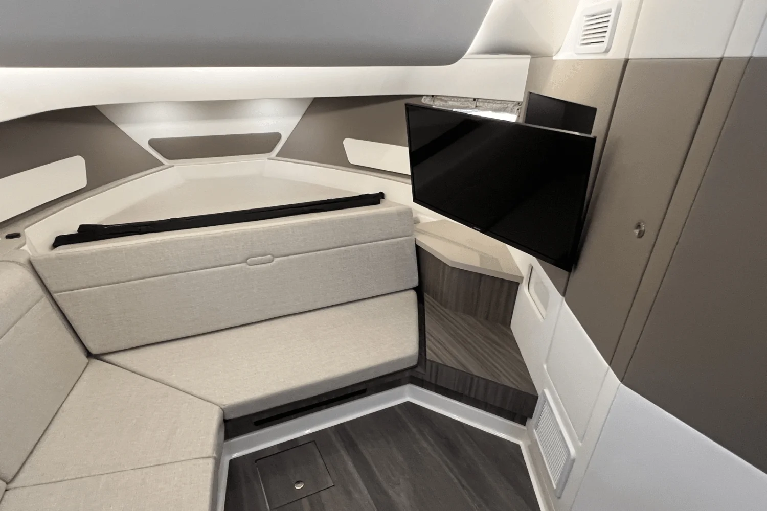 2024 Sea Ray 370 DA Image Thumbnail #24