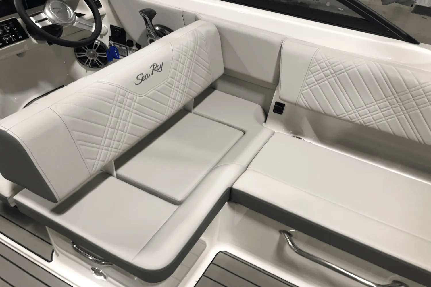 2025 Sea Ray SDX 270 Outboard Image Thumbnail #21