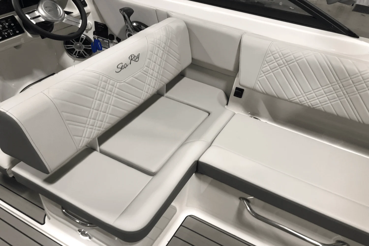 2025 Sea Ray SDX 270 Outboard Image Thumbnail #21