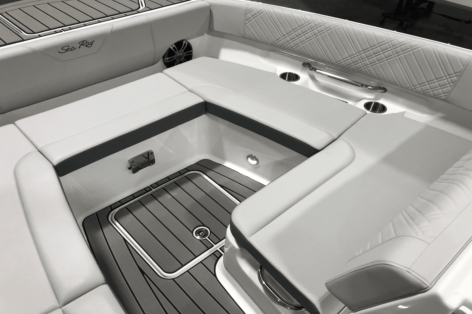 2025 Sea Ray SDX 270 Outboard Image Thumbnail #35