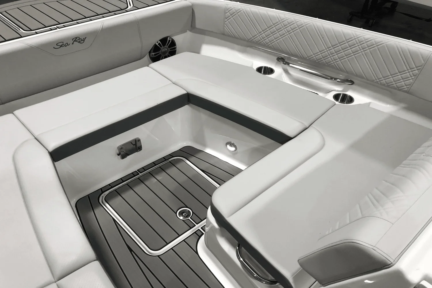 2025 Sea Ray SDX 270 Outboard Image Thumbnail #35