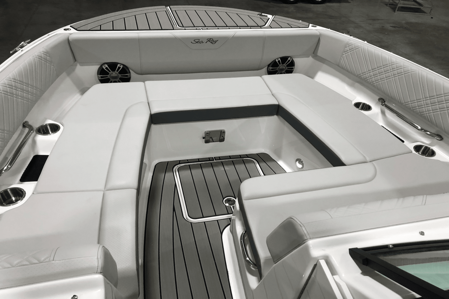 2025 Sea Ray SDX 270 Outboard Image Thumbnail #34