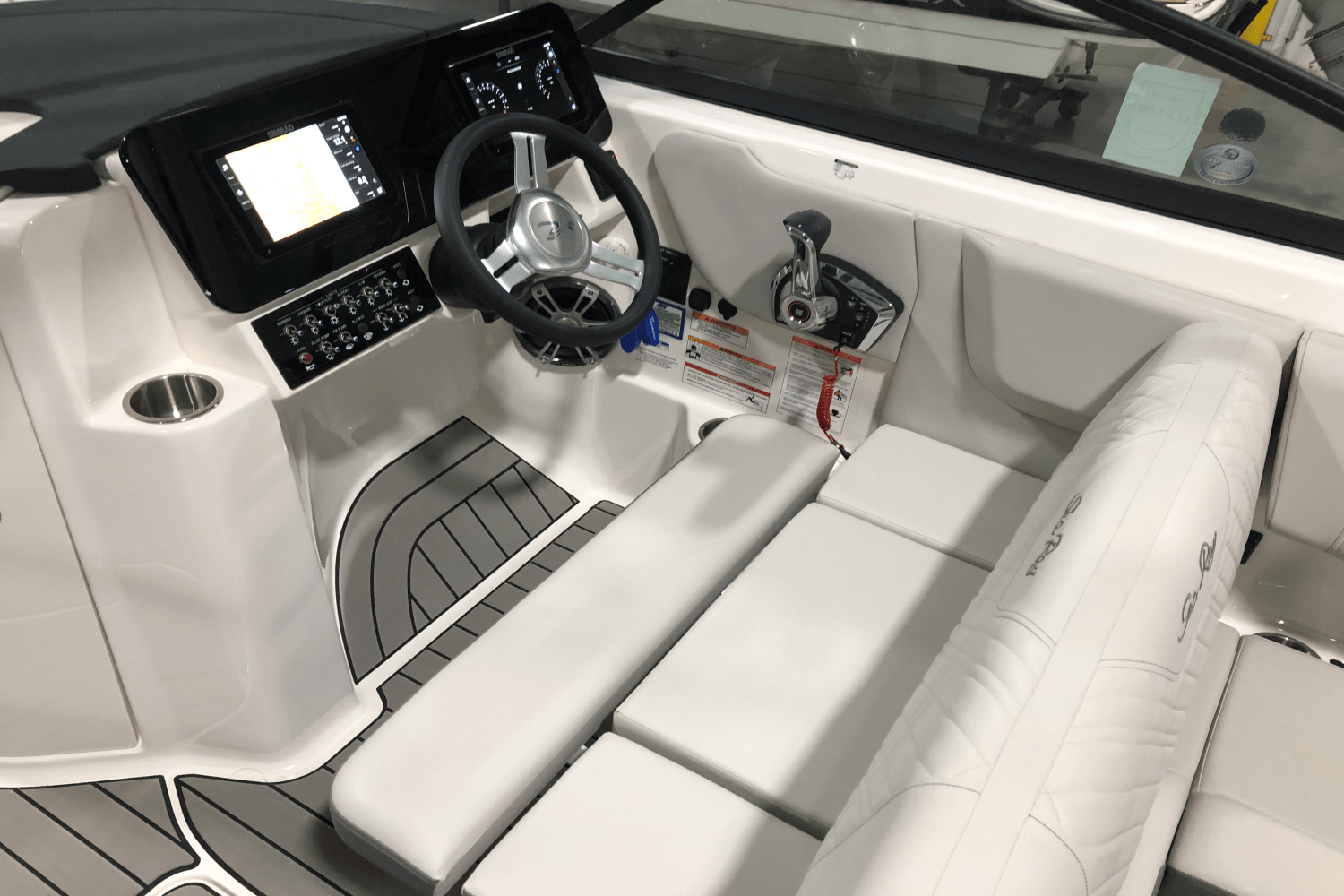 2025 Sea Ray SDX 270 Outboard Image Thumbnail #27