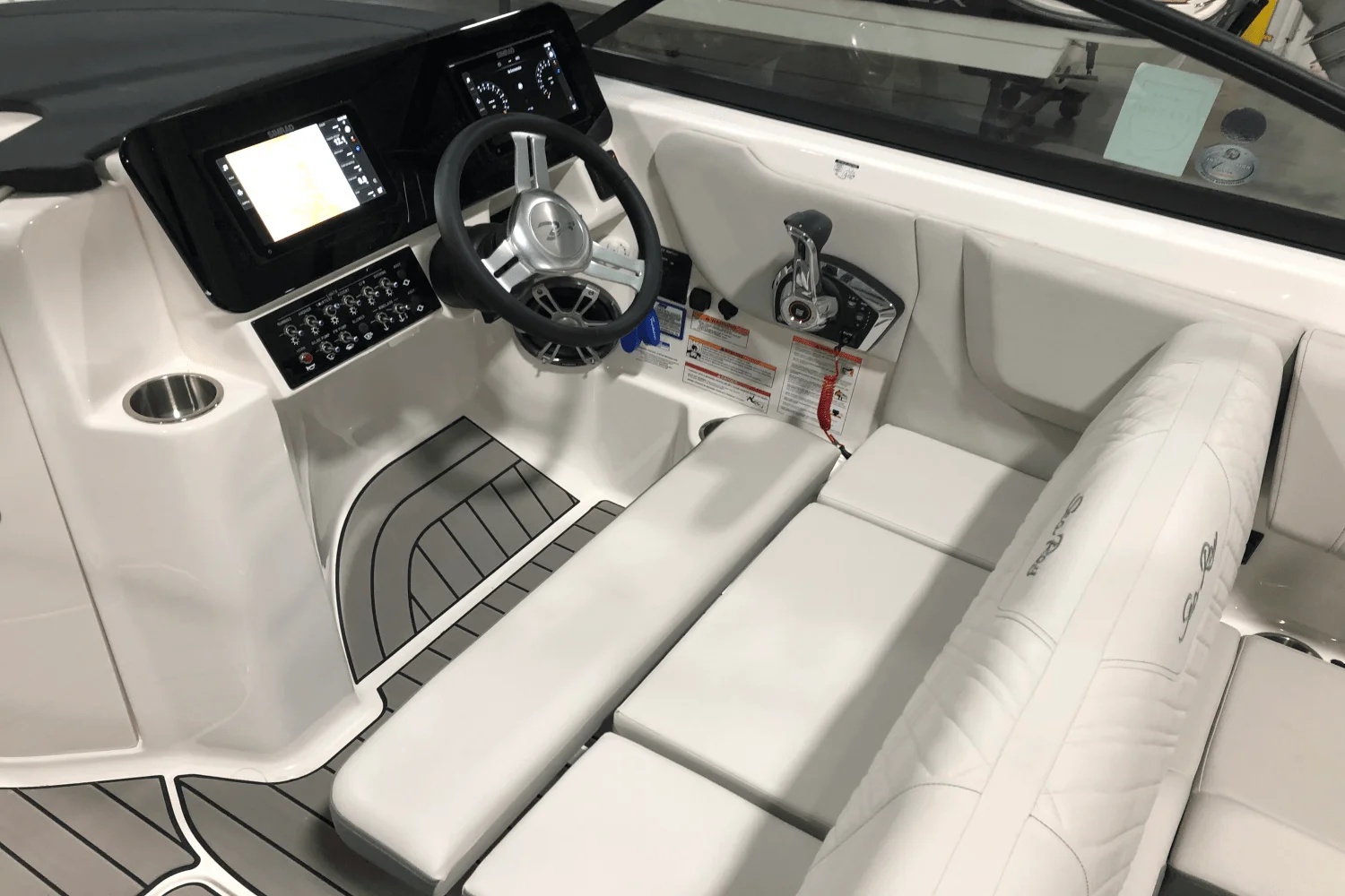 2025 Sea Ray SDX 270 Outboard Image Thumbnail #27