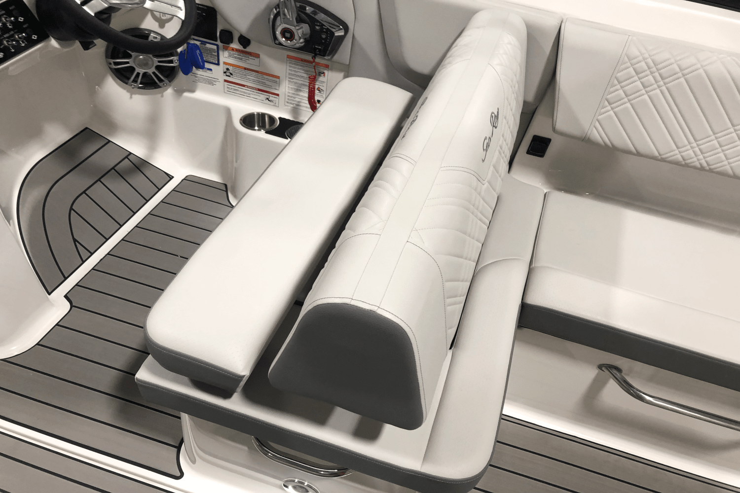 2025 Sea Ray SDX 270 Outboard Image Thumbnail #20