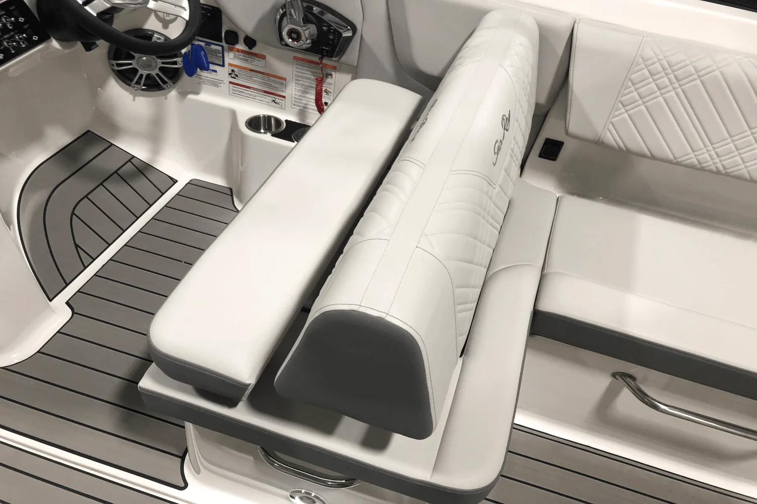 2025 Sea Ray SDX 270 Outboard Image Thumbnail #20