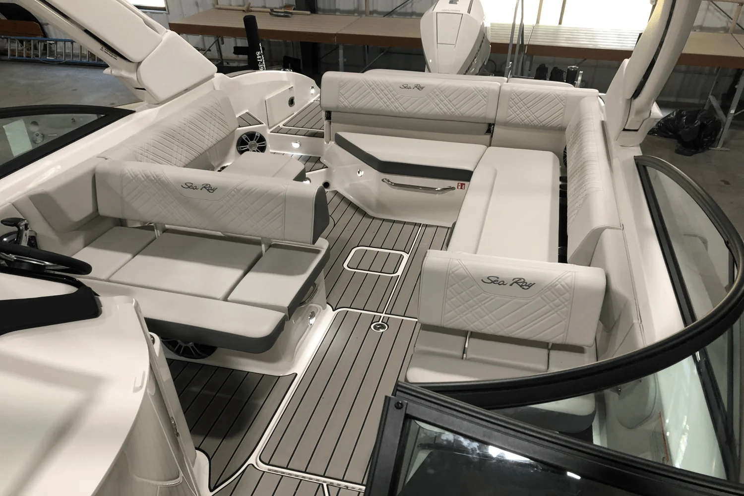 2025 Sea Ray SDX 270 Outboard Image Thumbnail #39