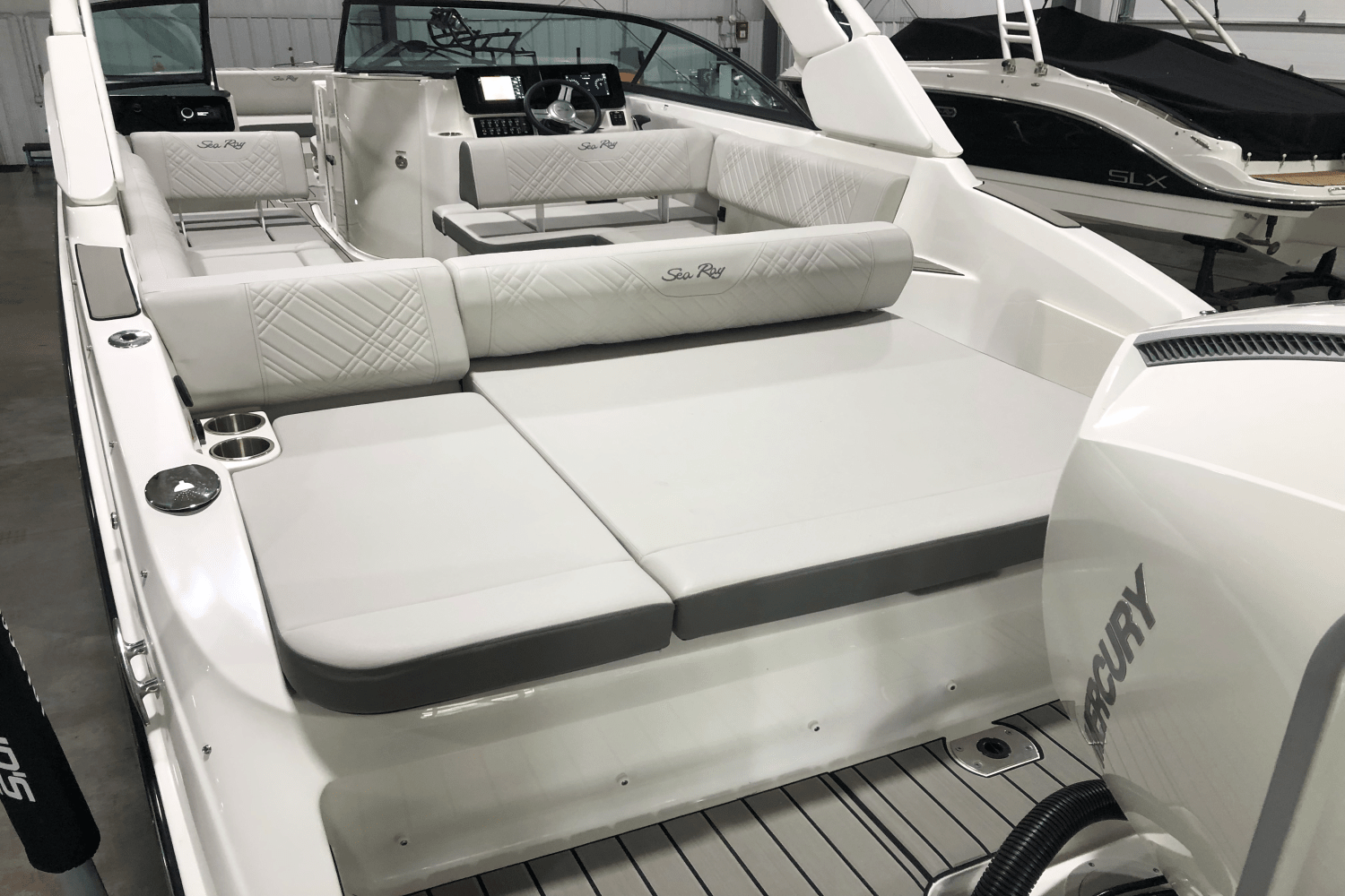 2025 Sea Ray SDX 270 Outboard Image Thumbnail #8