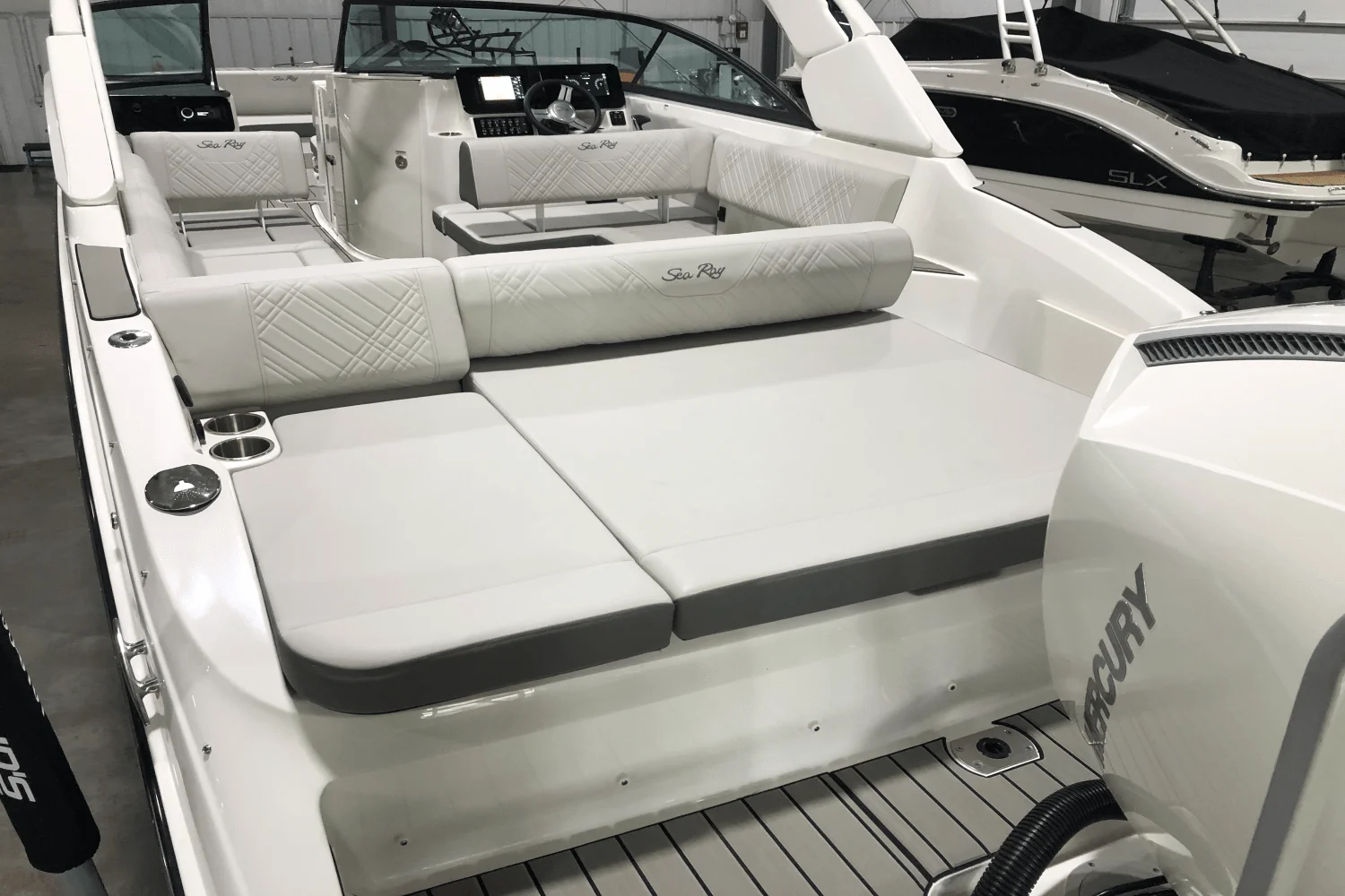 2025 Sea Ray SDX 270 Outboard Image Thumbnail #8