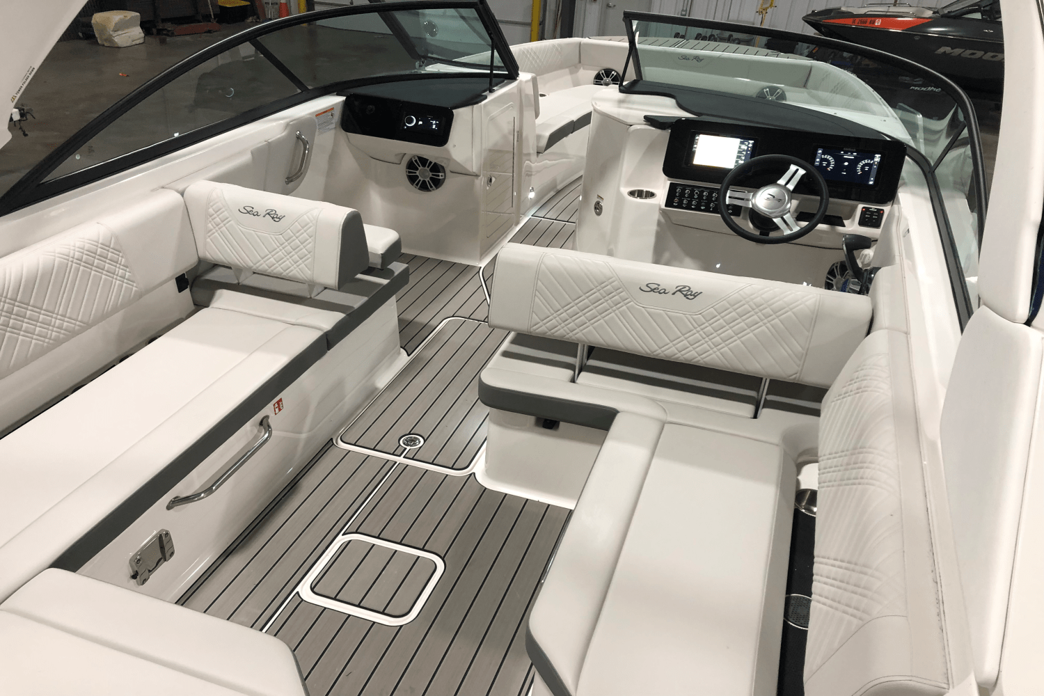 2025 Sea Ray SDX 270 Outboard Image Thumbnail #18