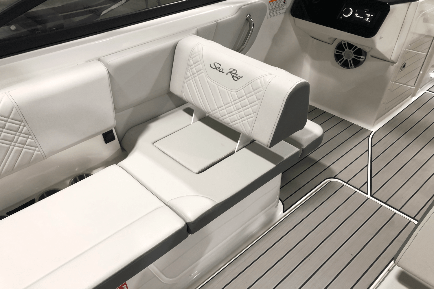 2025 Sea Ray SDX 270 Outboard Image Thumbnail #23