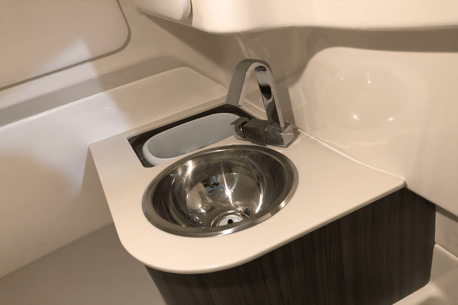 2025 Sea Ray SDX 270 Outboard Image Thumbnail #31