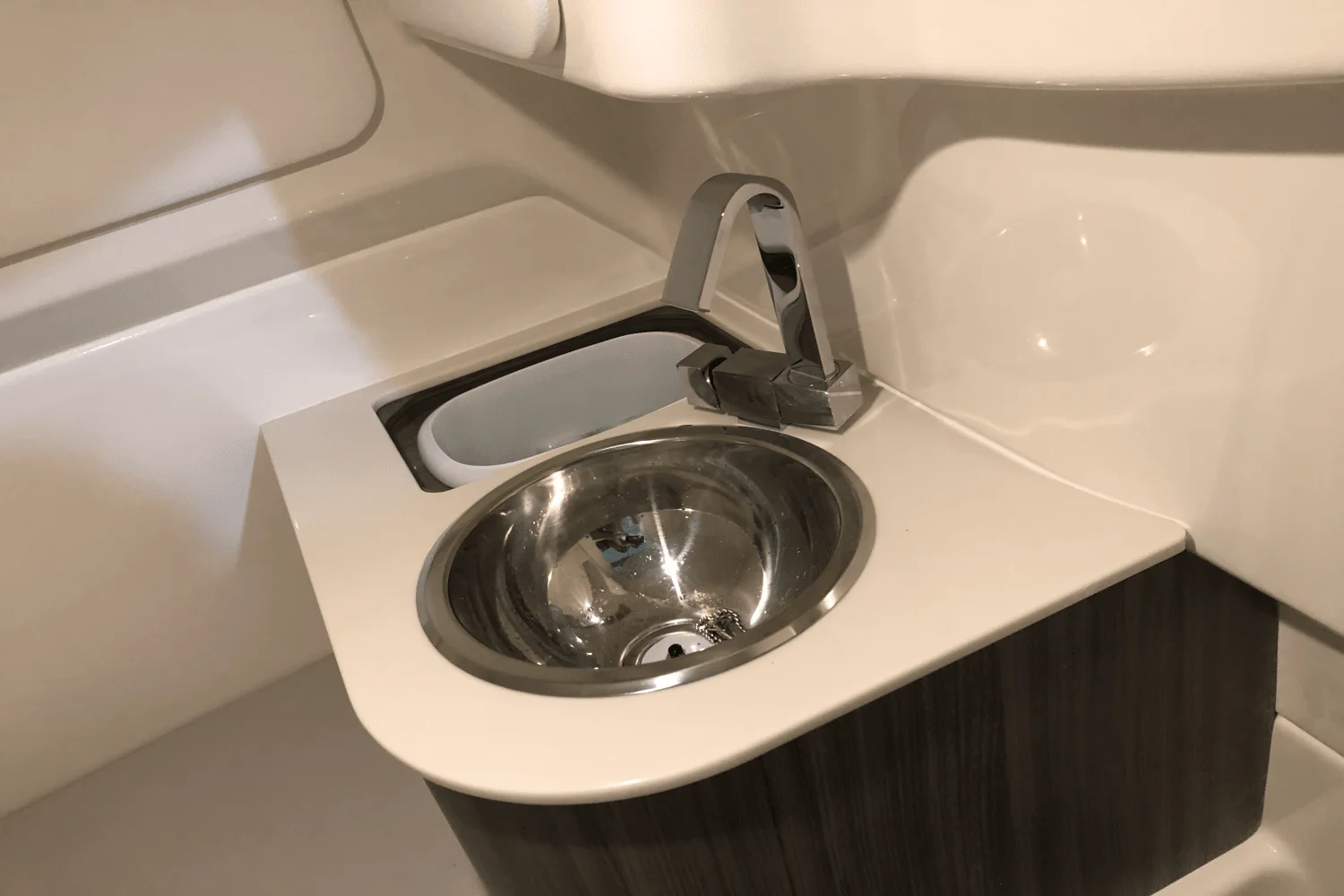 2025 Sea Ray SDX 270 Outboard Image Thumbnail #31