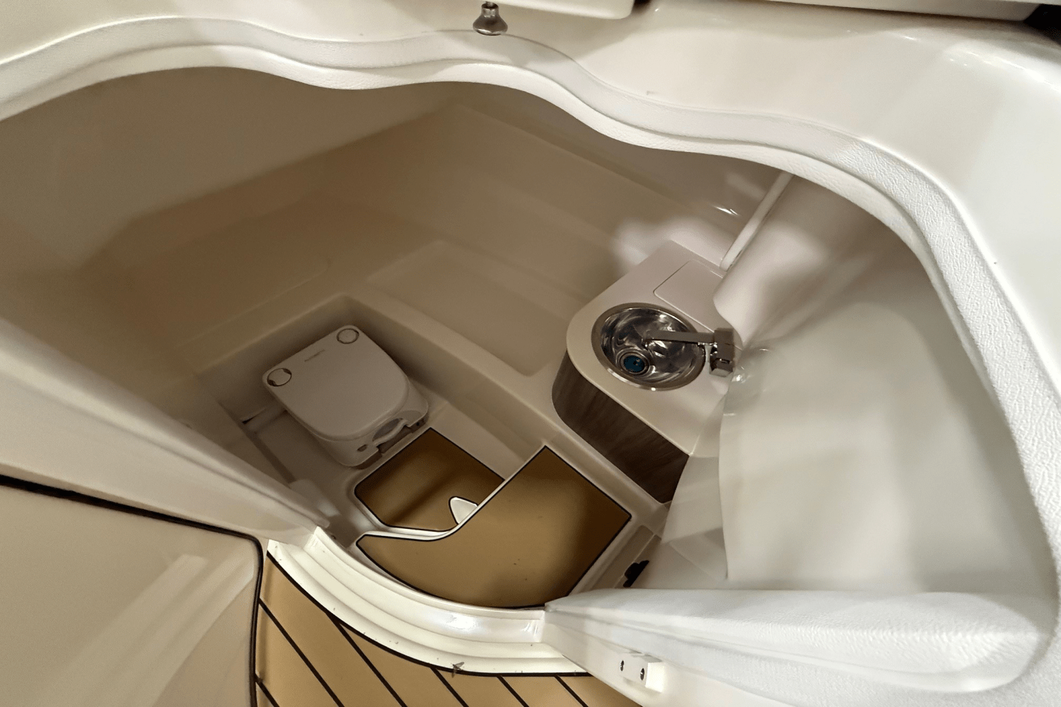 2025 Sea Ray 250 SDX Image Thumbnail #16