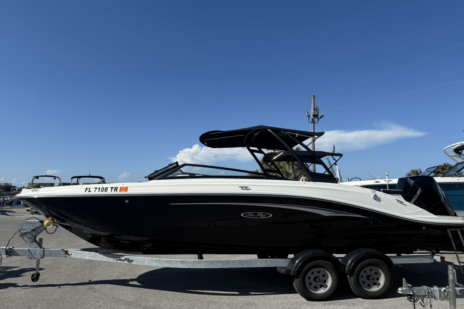 2023 Sea Ray SPX 230 Outboard Image Thumbnail #3