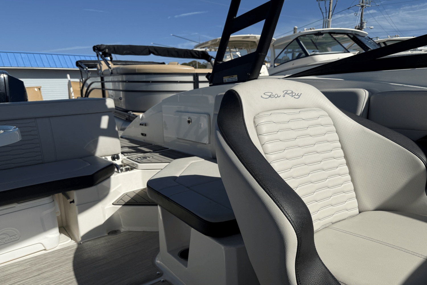 2023 Sea Ray SPX 230 Outboard Image Thumbnail #18