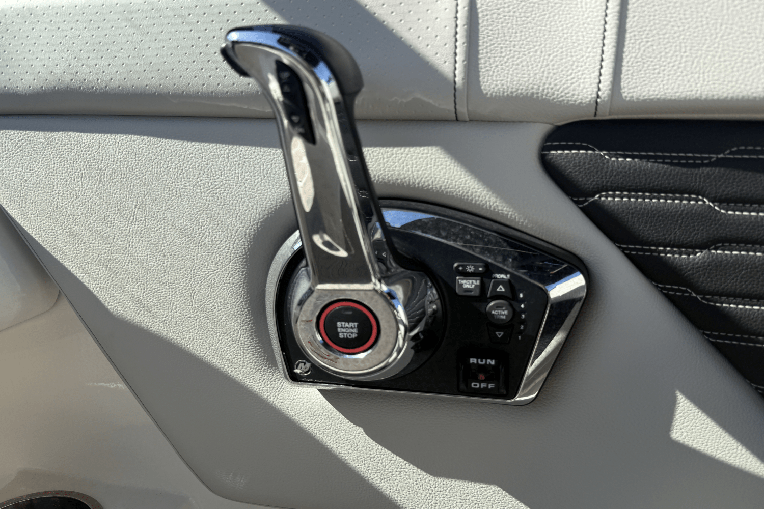 2023 Sea Ray SPX 230 Outboard Image Thumbnail #32