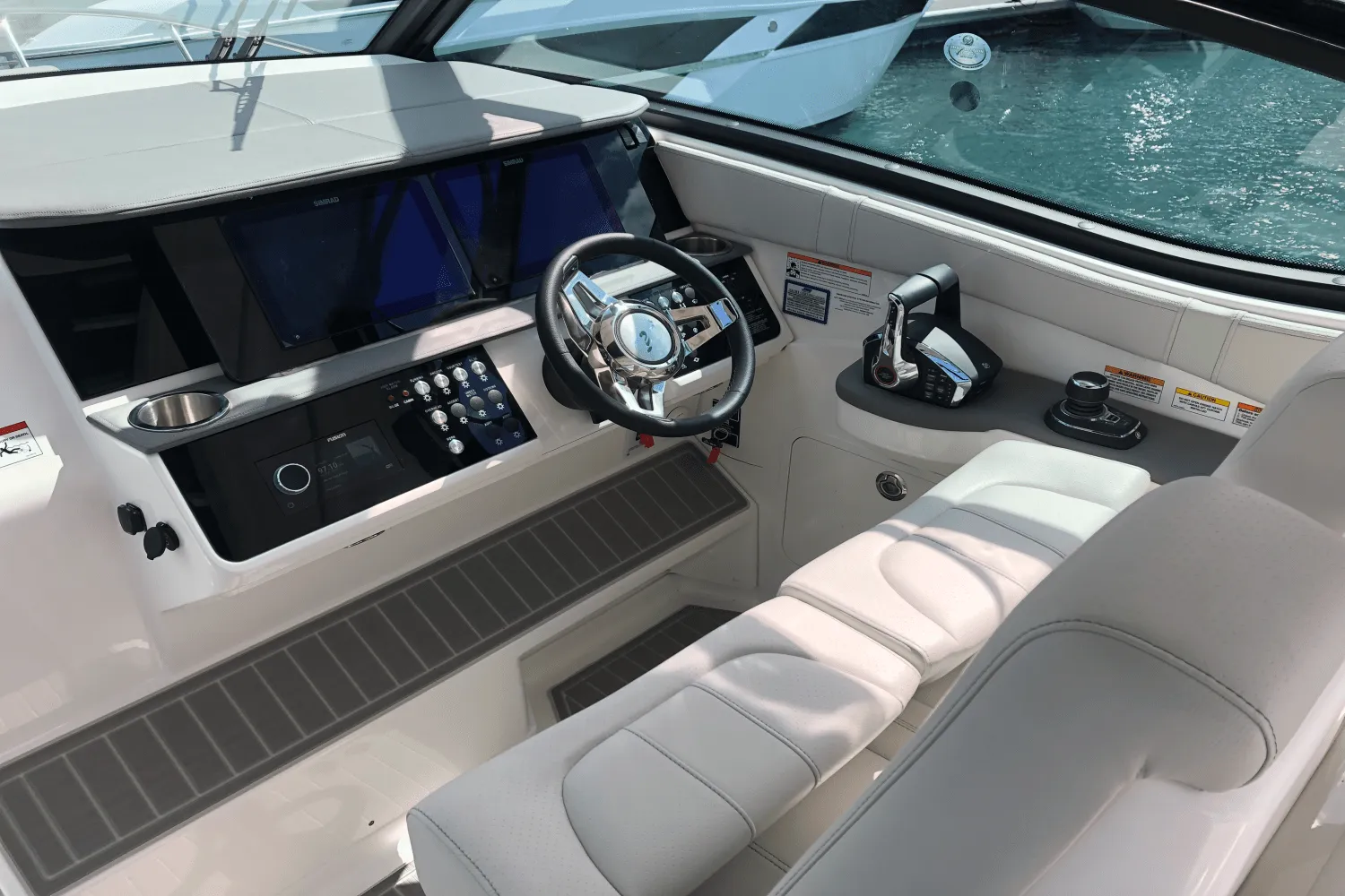 2025 Sea Ray Sundancer 320 Image Thumbnail #6