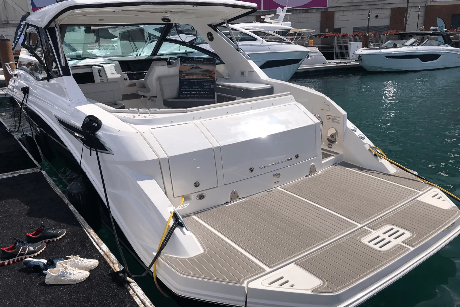 2025 Sea Ray Sundancer 320 Image Thumbnail #2