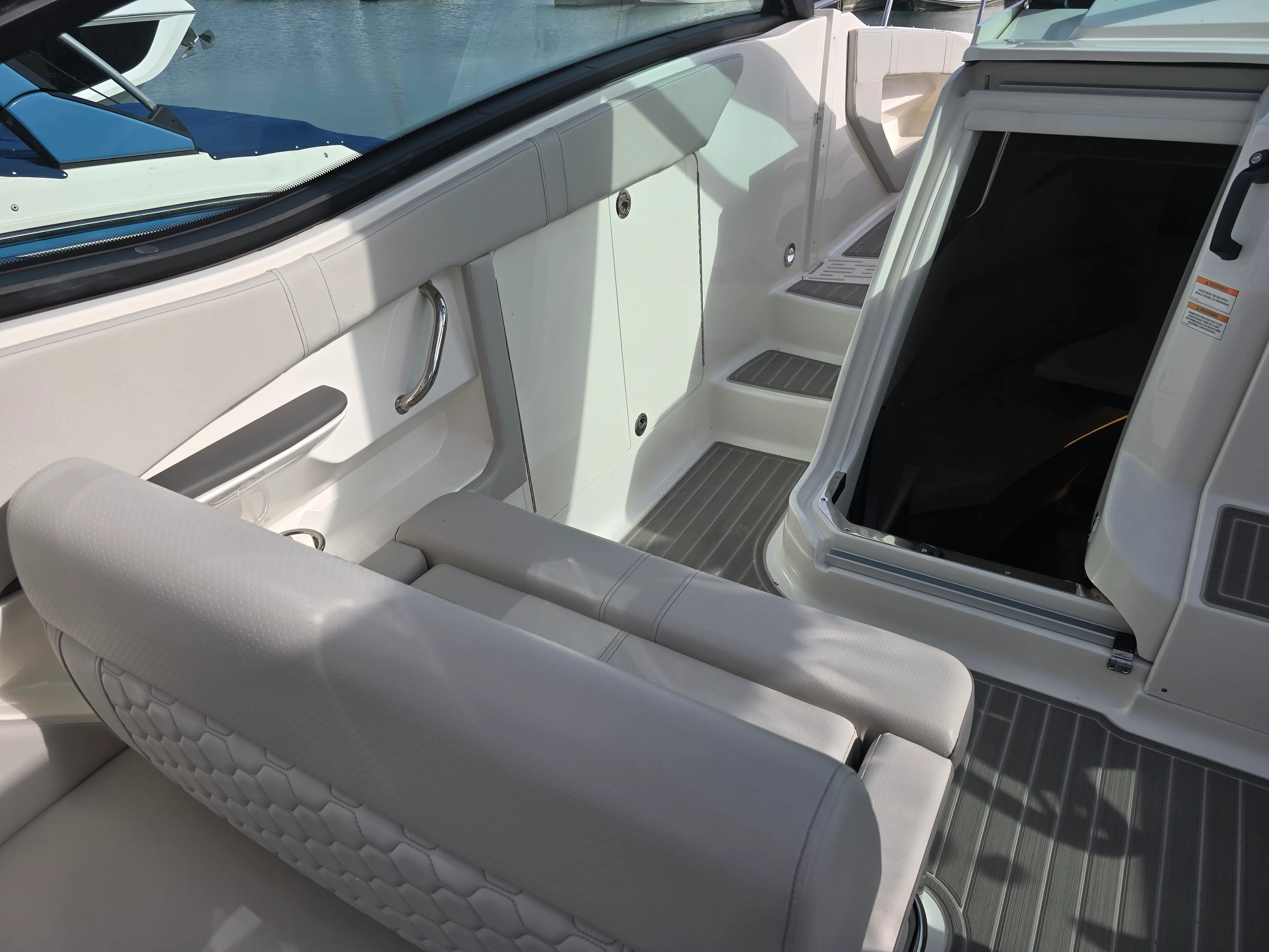 2025 Sea Ray Sundancer 320 Image Thumbnail #27