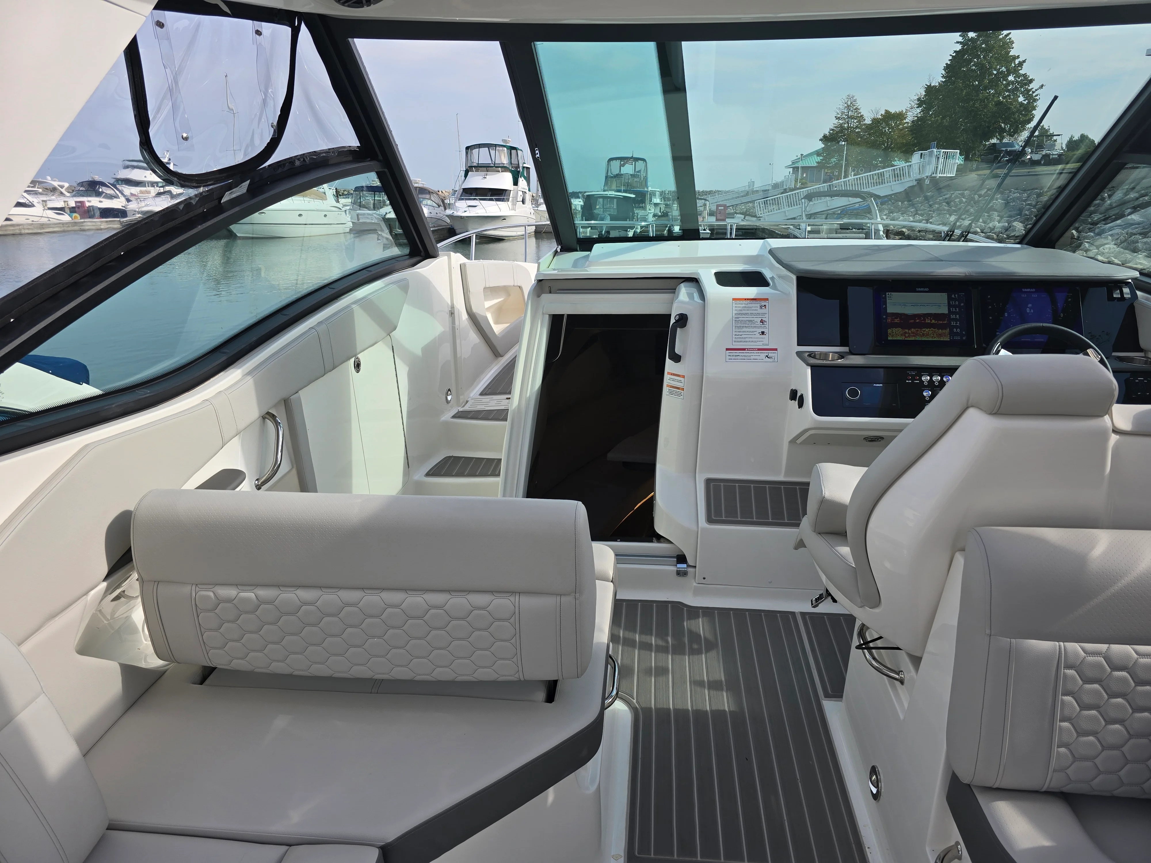 2025 Sea Ray Sundancer 320 Image Thumbnail #26