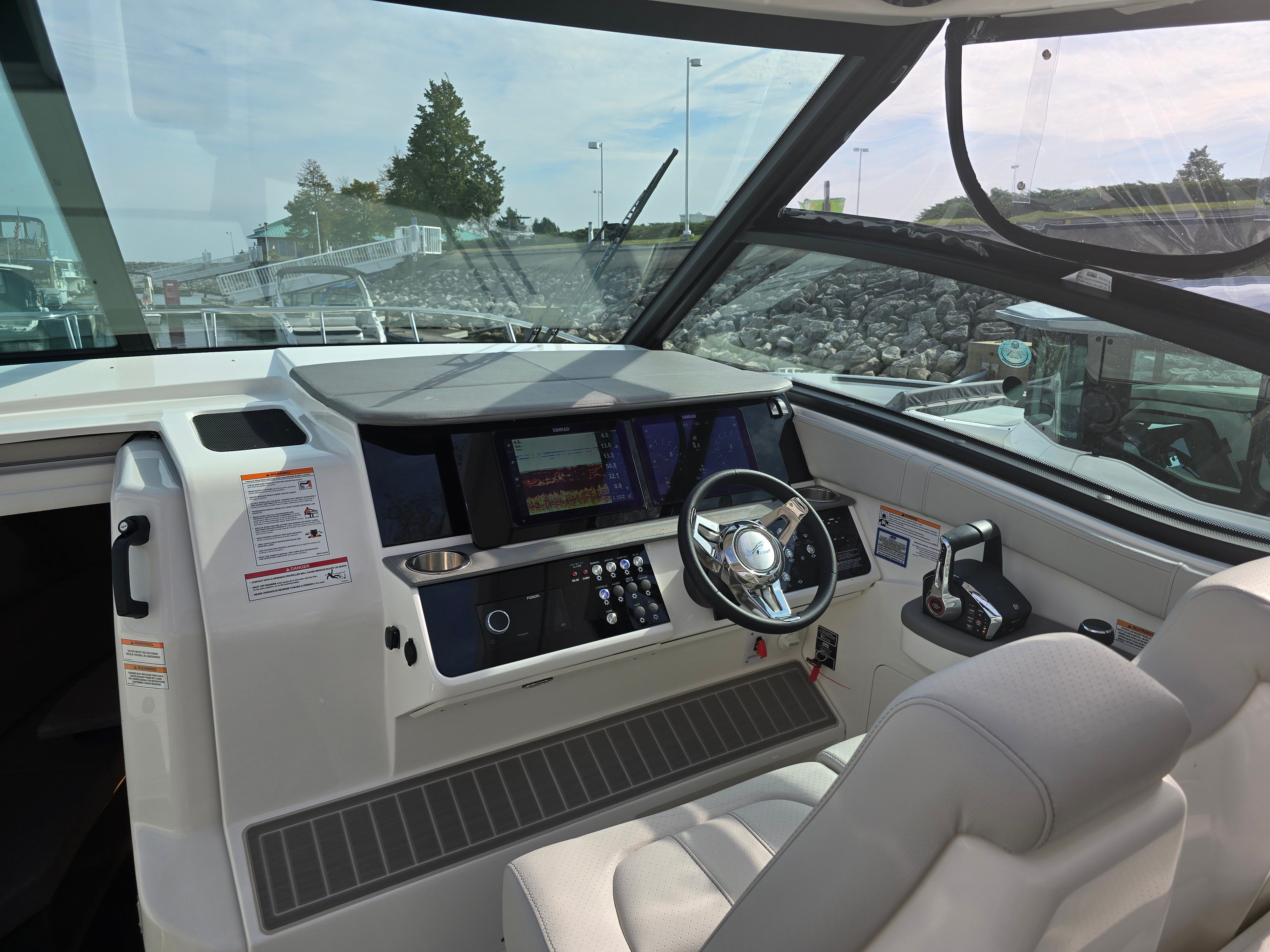 2025 Sea Ray Sundancer 320 Image Thumbnail #30