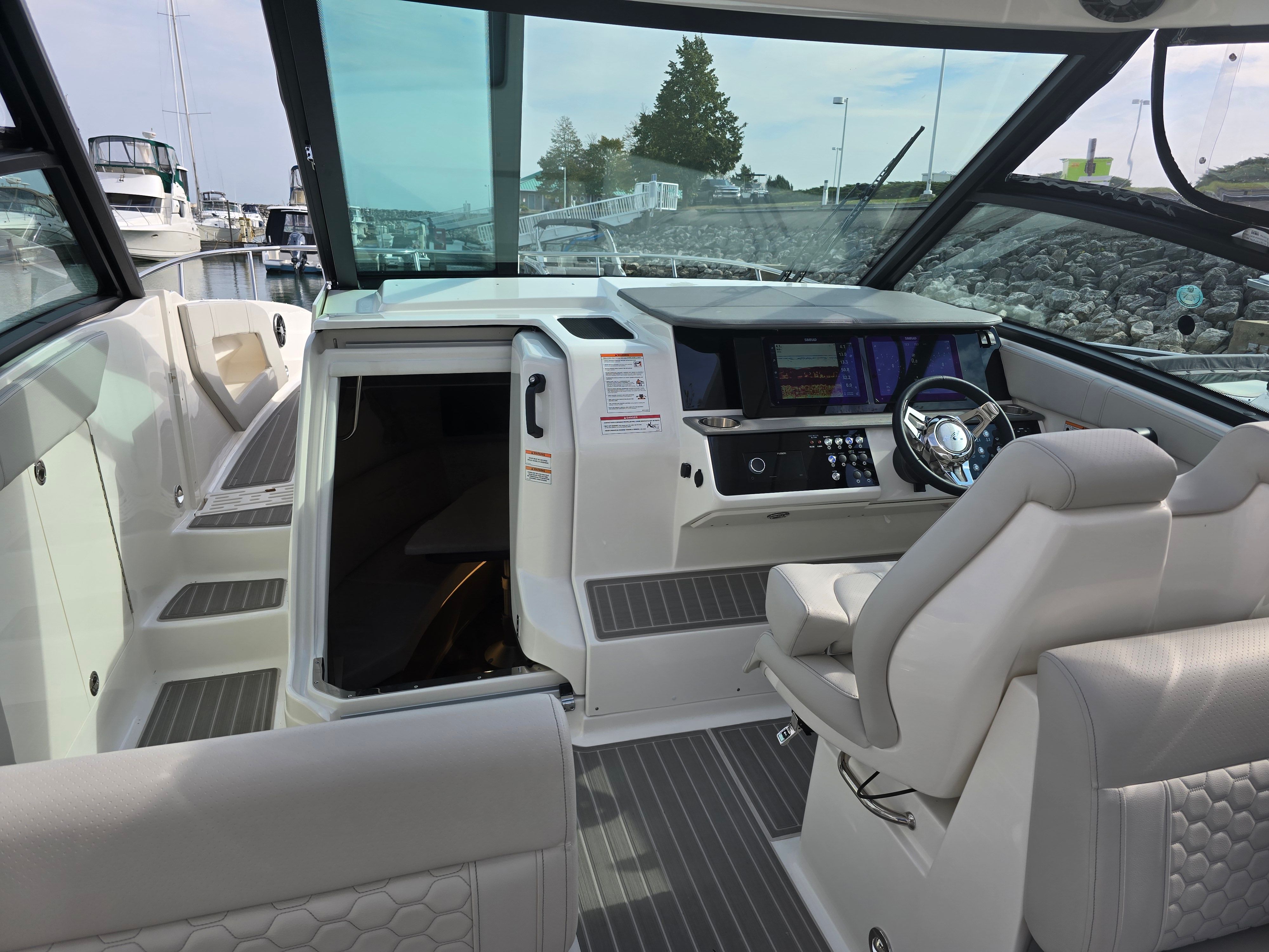 2025 Sea Ray Sundancer 320 Image Thumbnail #25