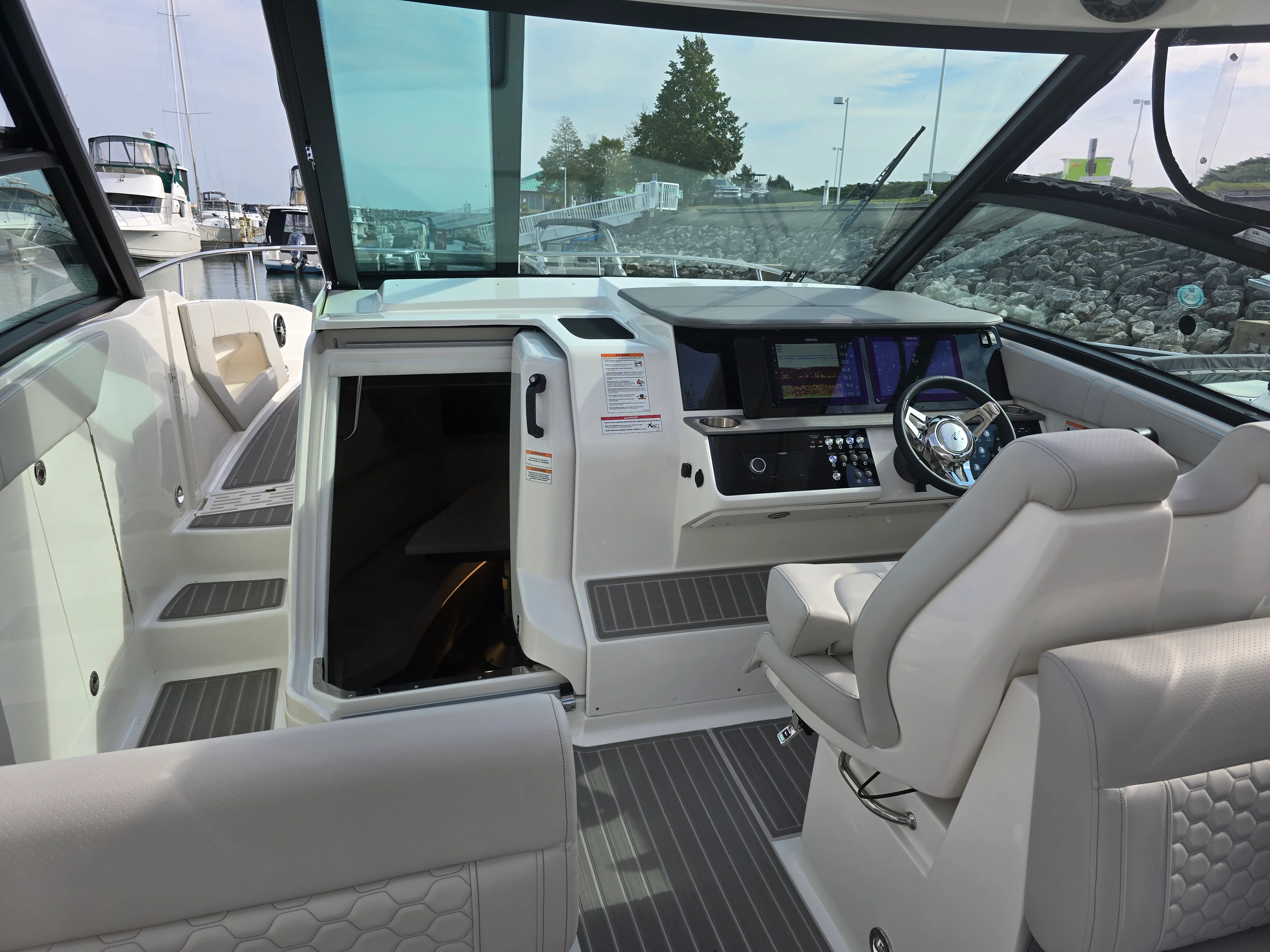 2025 Sea Ray Sundancer 320 Image Thumbnail #25