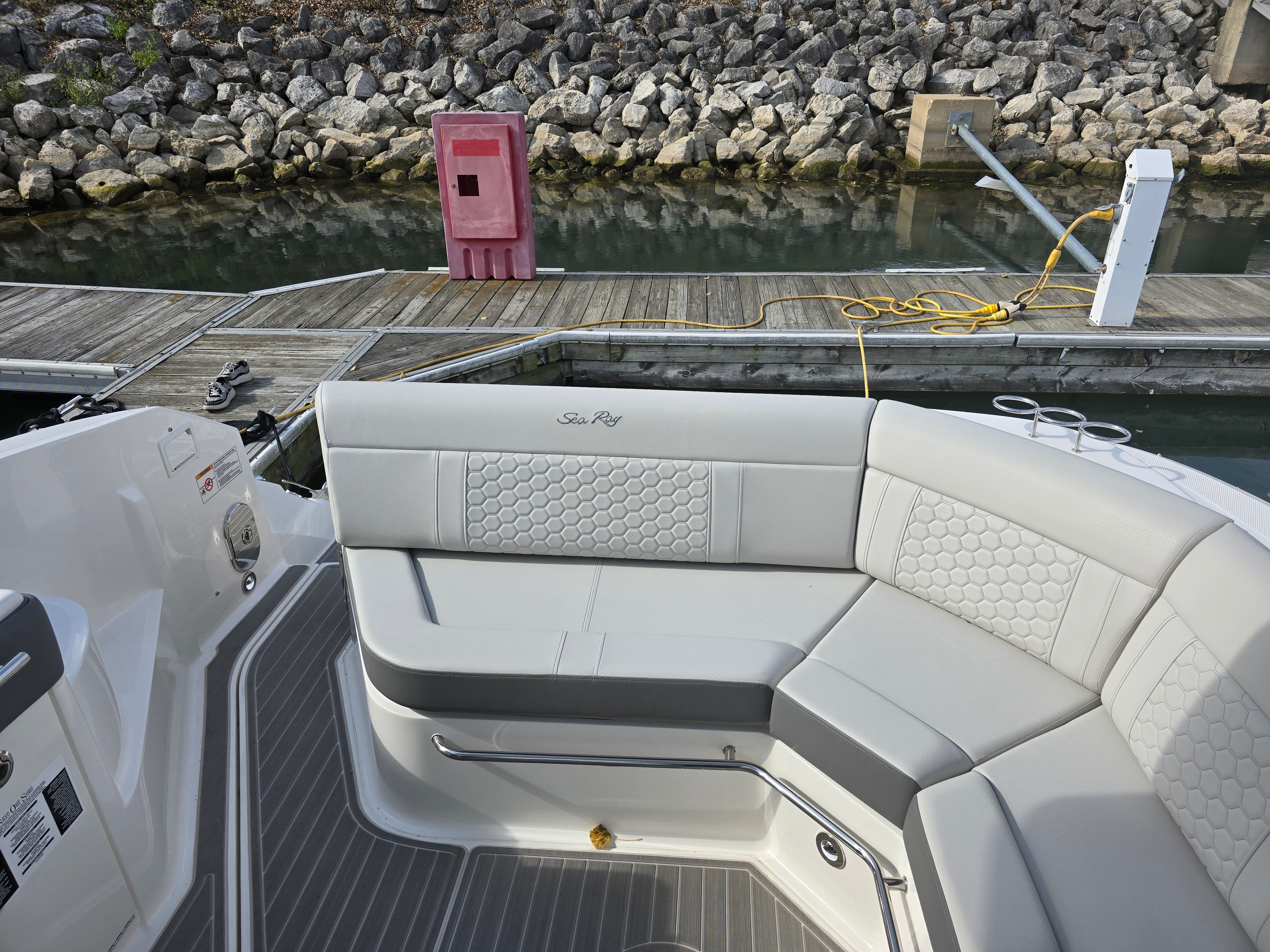 2025 Sea Ray Sundancer 320 Image Thumbnail #35